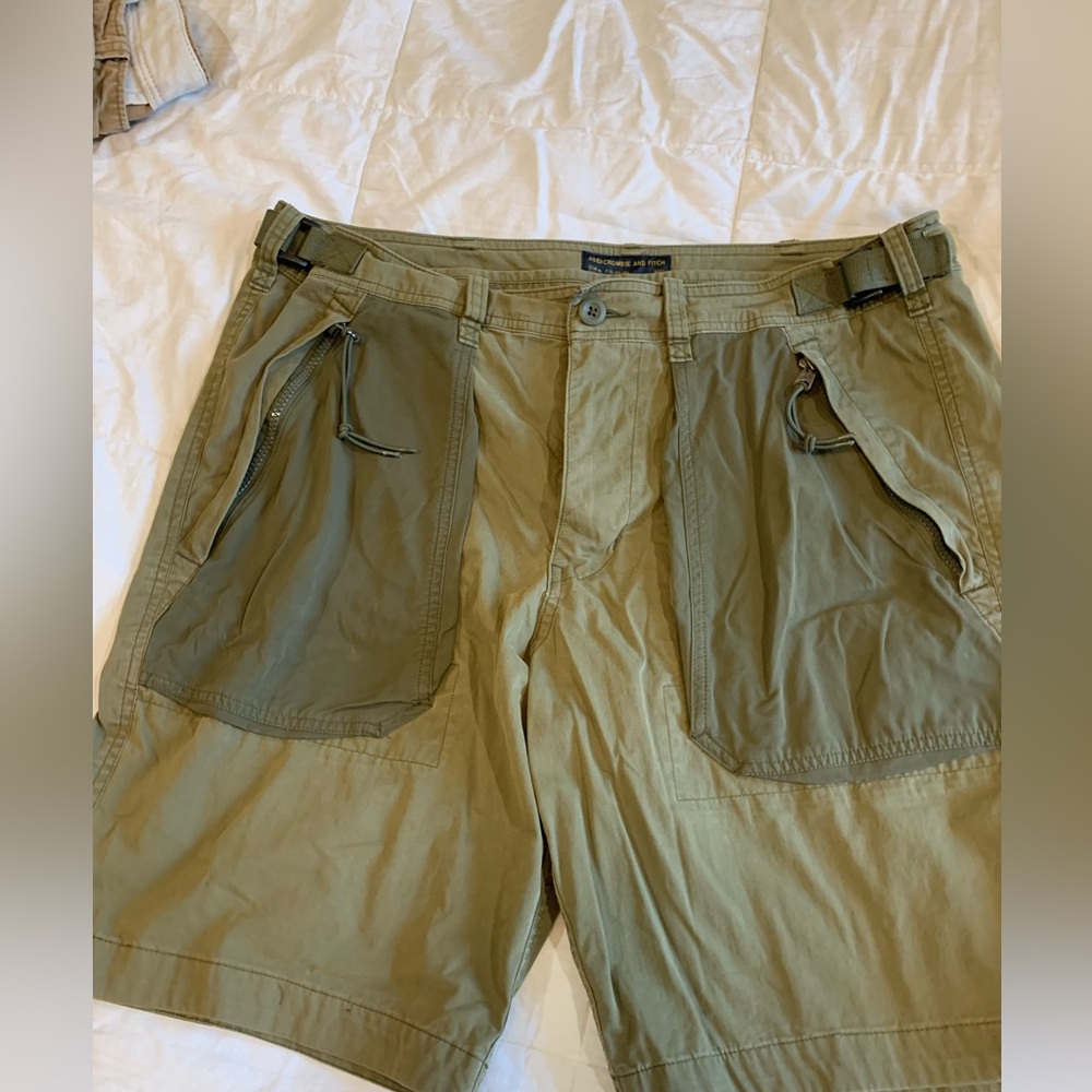 Men’s Abercrombie & Fitch parachute shorts